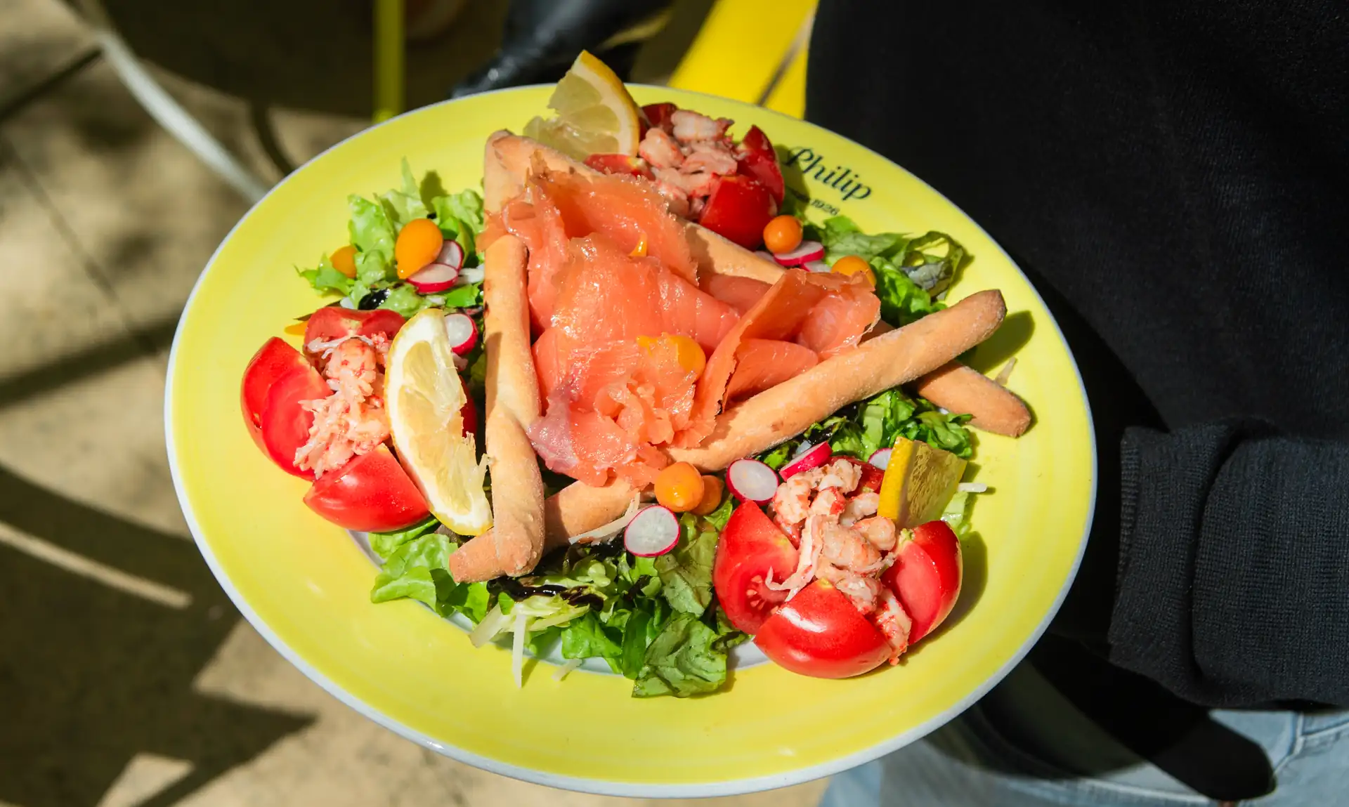 Salade à la truite fumée, queues d'écrevisses et gressins, Restaurant Philip